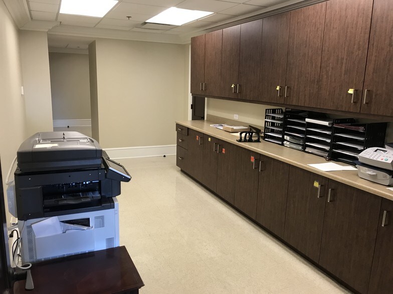 More Photos Of 1 Walker Ave, Clarendon Hills Office For Lease