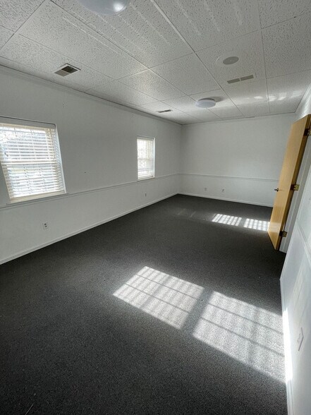 More Photos Of 5701 N High St, Worthington Office For Lease