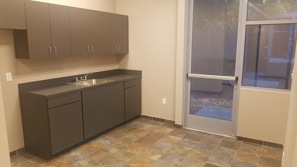 More Photos Of 375 N Stephanie St, Henderson Office For Lease