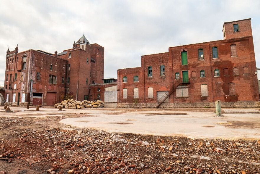 More Photos Of 3040 Jackson St, Dubuque Apartments For Sale