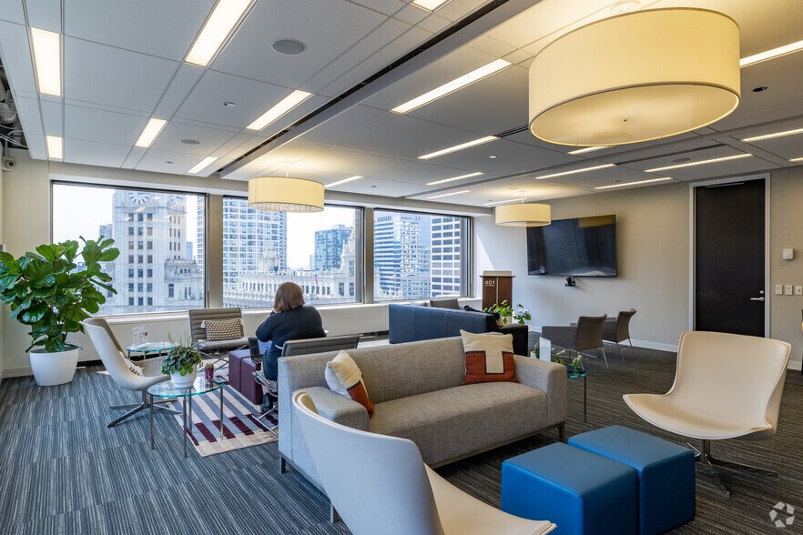 More Photos Of 401 N Michigan Ave, Chicago Office For Lease
