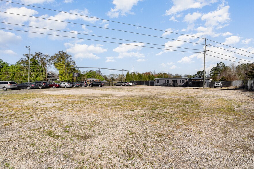 More Photos Of 1155 S Main St, Clover Auto Dealership For Lease