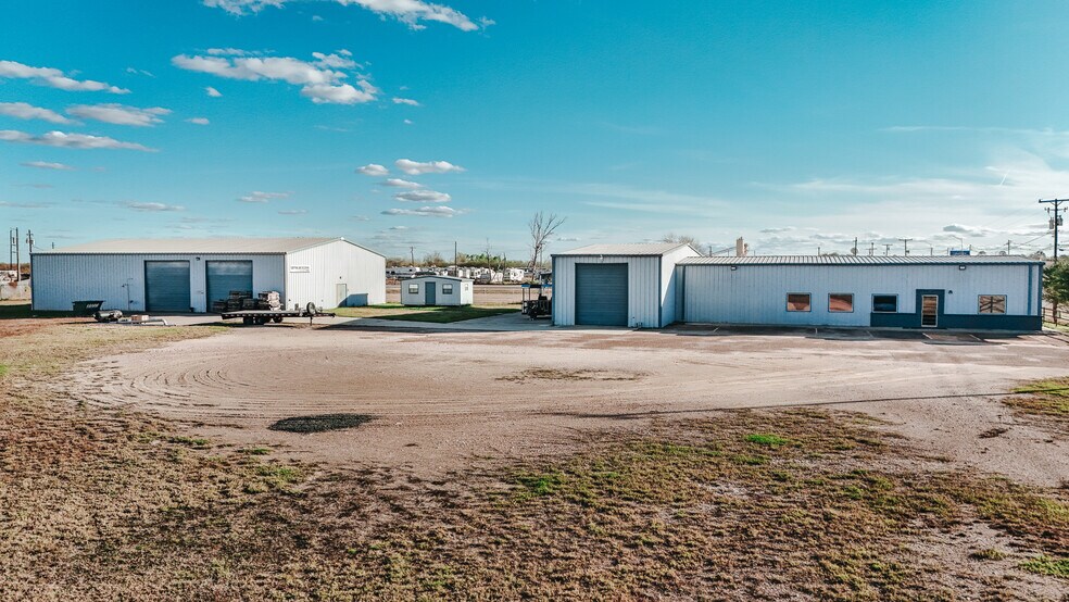 More Photos Of 13102 N Navarro St, Victoria Flex For Lease