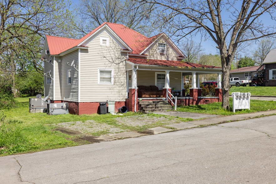 More Photos Of 714 Washington Ave, Etowah Multifamily For Sale