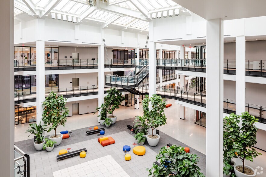 More Photos Of 2000 Center Dr, Hoffman Estates Unknown For Lease