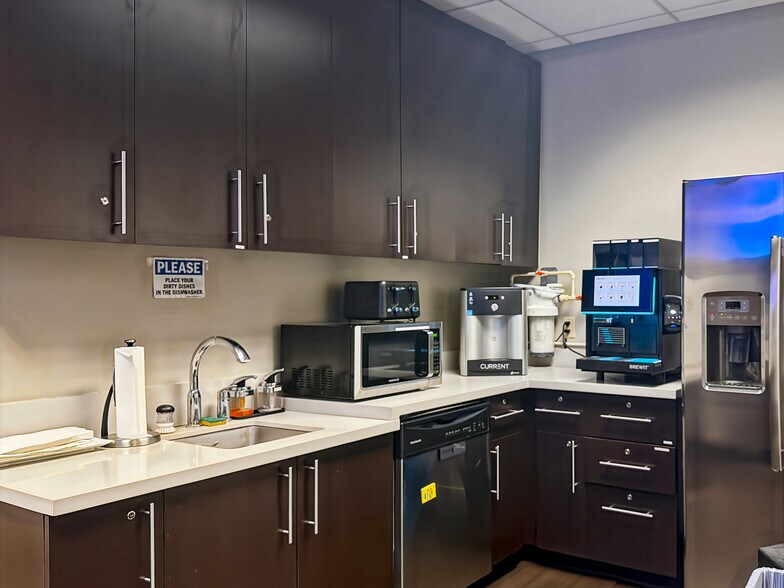 More Photos Of 6303 Waterford District Dr, Miami Coworking Space