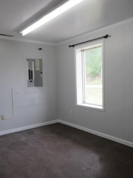 More Photos Of 220 SE Pike Rd, Sumter Garden Center For Lease