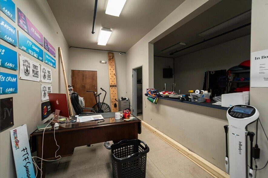 More Photos Of 3770 Dixie Hwy, Waterford Showroom For Sale
