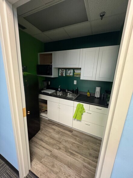 More Photos Of 10100 Crosstown Cir, Eden Prairie Warehouse For Sale