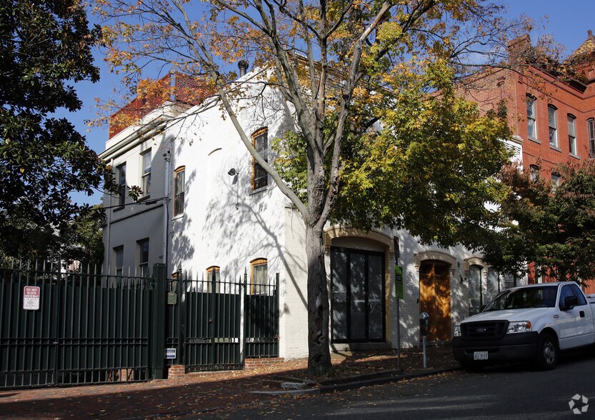 More Photos Of 2902-2908 M St NW, Washington Unknown For Lease