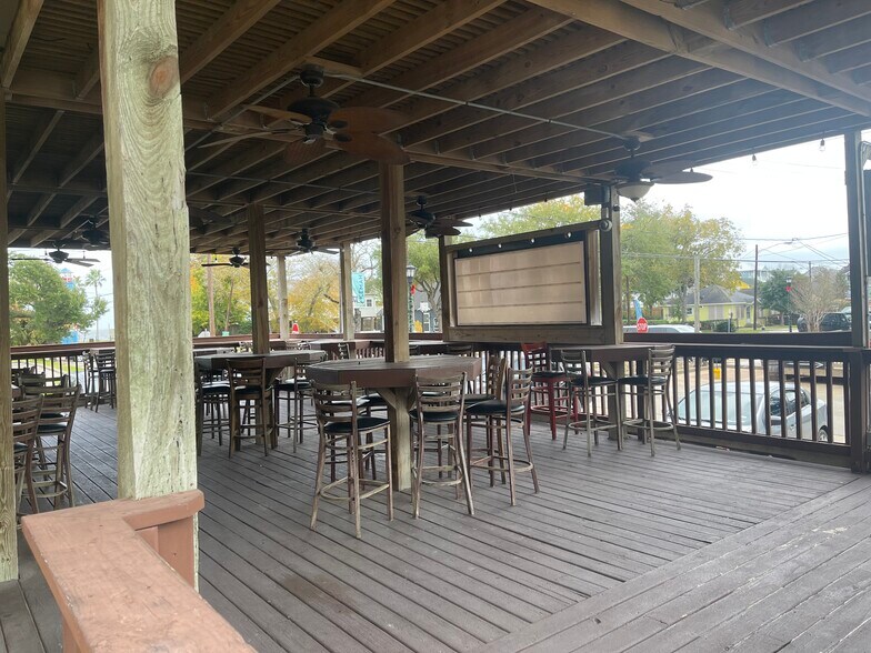 More Photos Of 605 6th St, Kemah Freestanding For Lease