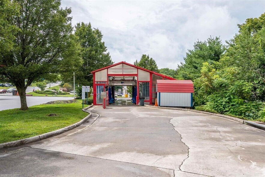 More Photos Of 567 Franklin, Christiansburg Freestanding For Sale