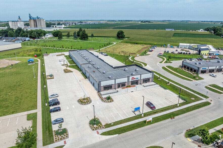 More Photos Of 88 Paine Cir SE, Bondurant Office For Lease