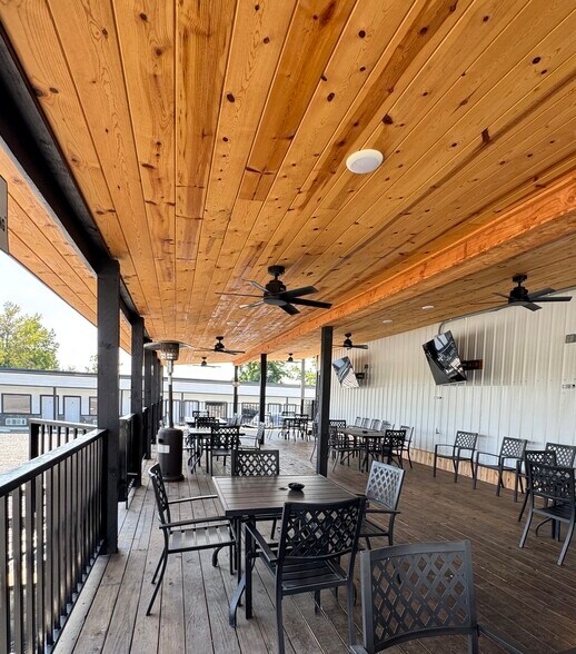 More Photos Of 500 SE Lincoln Rd, Idabel Hotel For Sale