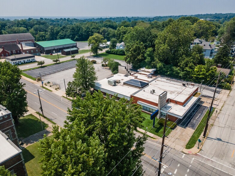 More Photos Of 1520 Washington Ave, Alton Bank For Sale