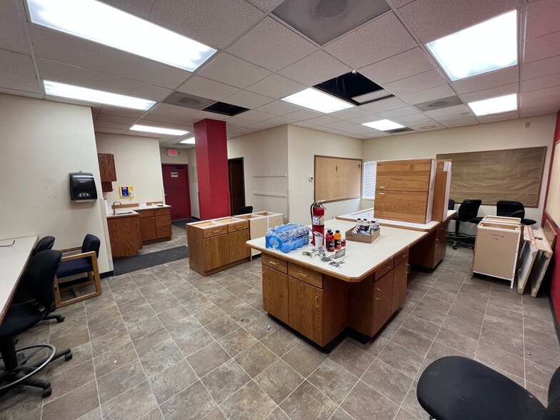 More Photos Of 90574 Monya Ln, Eugene Warehouse For Lease