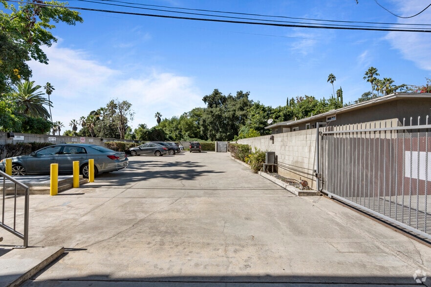 More Photos Of 1575 N Lake Ave, Pasadena Medical For Lease