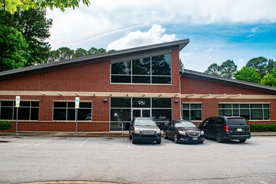 More Photos Of 951 Heather Park Dr, Garner Office For Lease