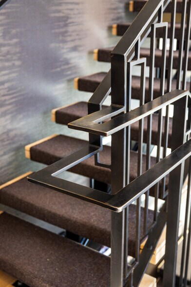 More Photos Of 4554 Forestdale Dr, Park City Showroom For Lease