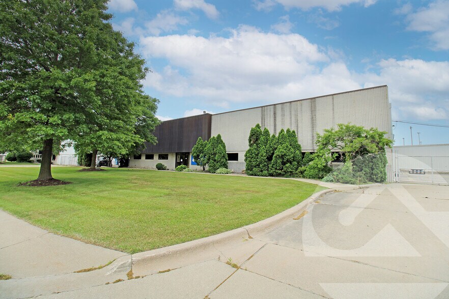 More Photos Of 33140 Fisher Dr, Saint Clair Shores Warehouse For Lease