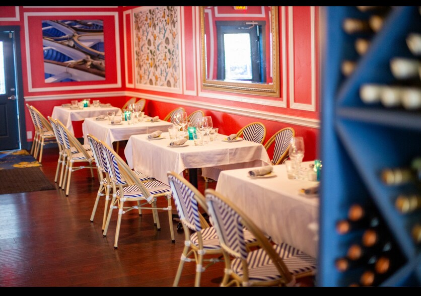 More Photos Of 301 Oak St, Brentwood Restaurant For Sale