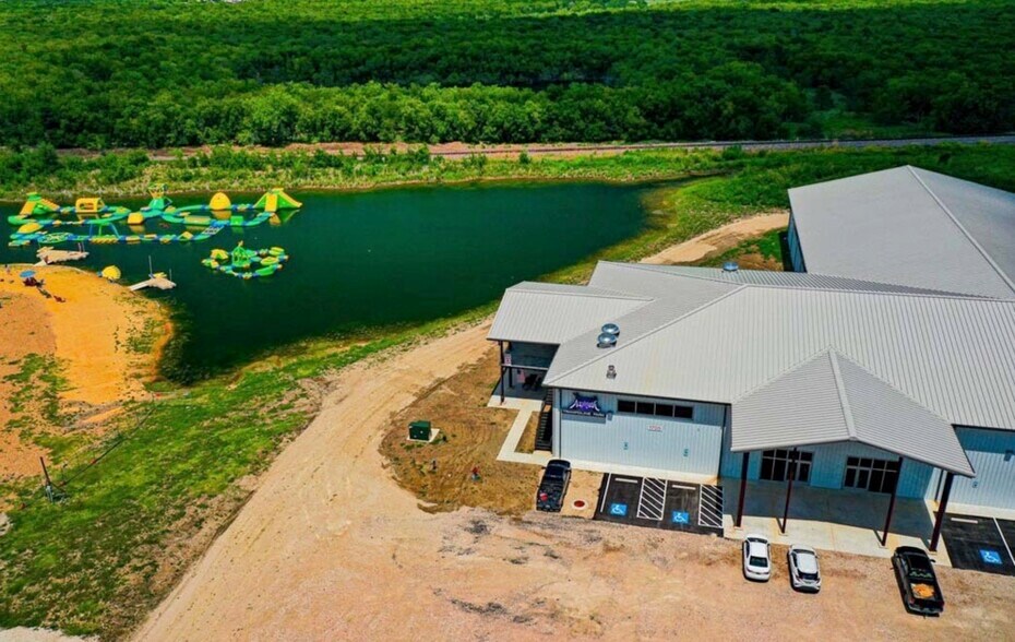 More Photos Of 1705 South I-45 East, Corsicana Showroom For Sale