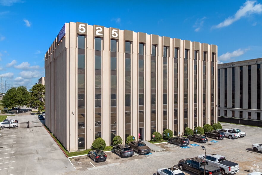 More Photos Of 505 N Sam Houston Pky E, Houston Unknown For Lease