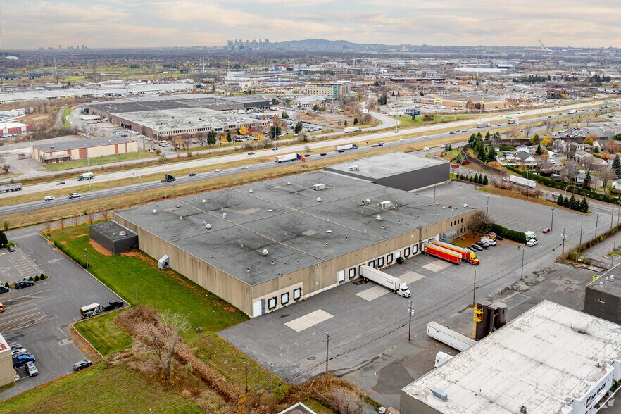 More Photos Of 180 Rue de Normandie, Boucherville Distribution For Lease