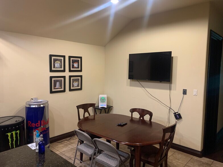 More Photos Of 4602 Park Springs, Arlington Loft Creative Space For Lease