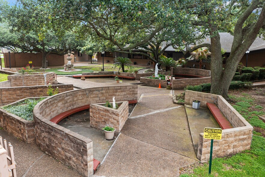 More Photos Of 11011 Hall Rd, Houston Religious Facility For Sale