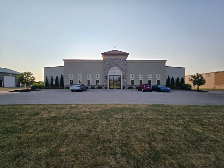 Primary Photo Of 1525 Country Club Pky, Elkhorn Showroom For Sale