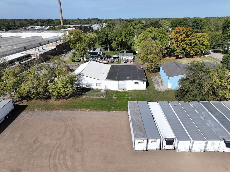 More Photos Of 303 Union St, Three Rivers Warehouse For Sale