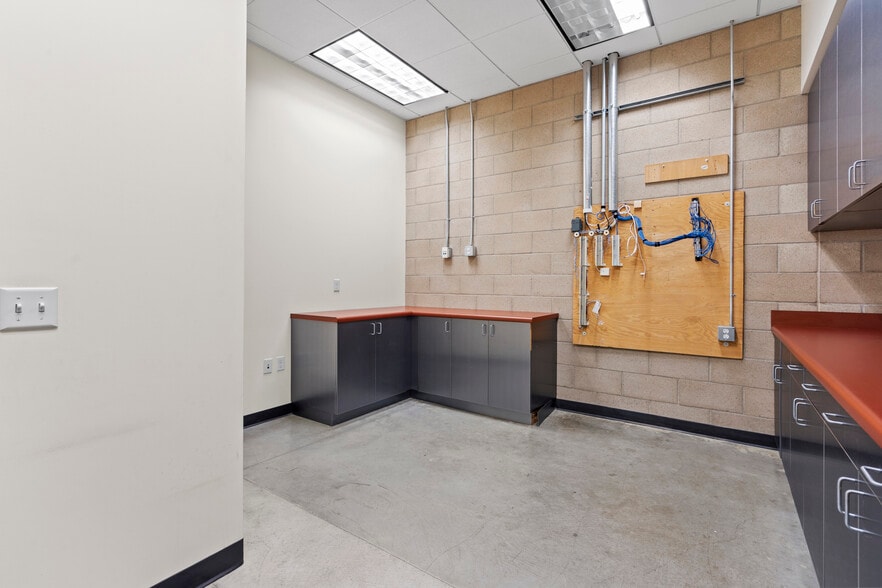 More Photos Of 8911 Research Dr, Irvine Office For Lease