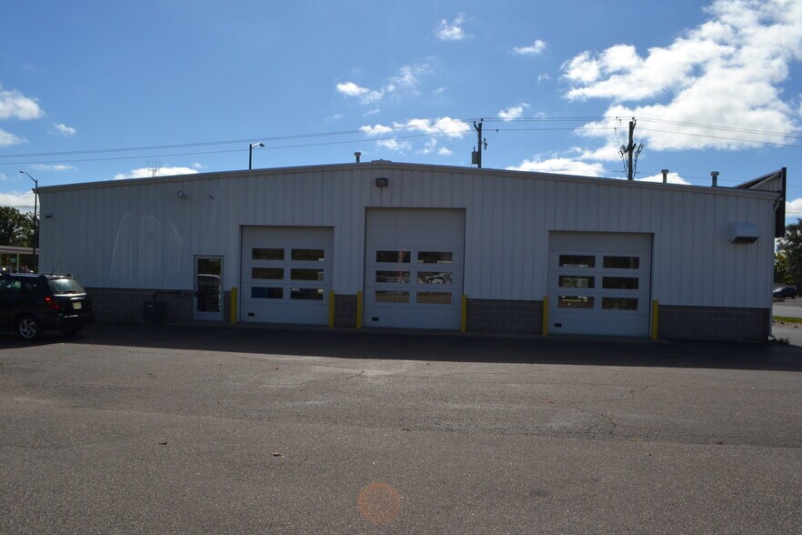 Primary Photo Of 2550 Plover Rd, Plover Auto Repair For Sale