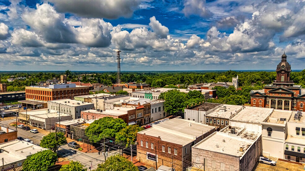 More Photos Of 15 Broad St, Newnan Storefront For Sale