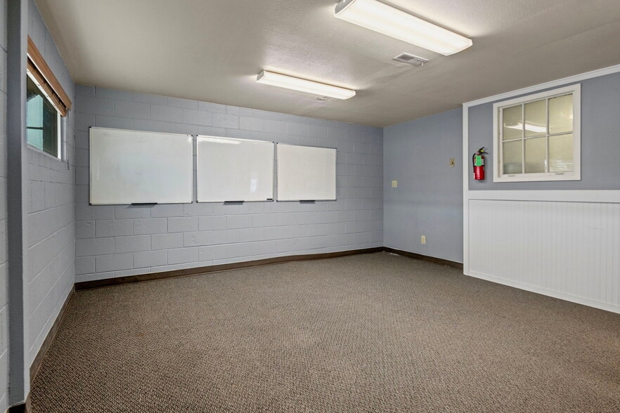 More Photos Of 16440 Finley Butte Rd, La Pine Office For Sale