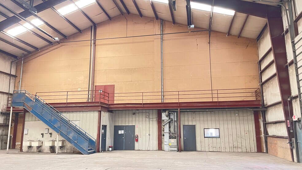 More Photos Of 4308 W Southwest Blvd, Wichita Warehouse For Sale