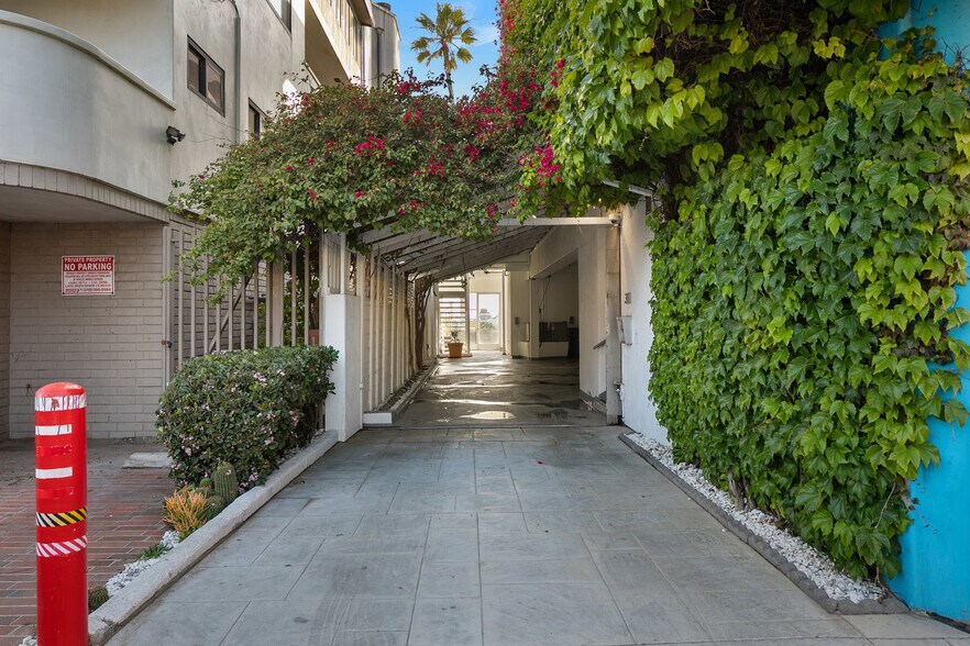 More Photos Of 3111 Ocean Front Walk, Marina Del Rey Apartments For Sale