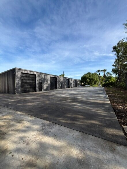 More Photos Of 230 W Marvin Ave, Longwood Warehouse For Lease