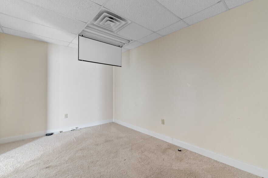 More Photos Of 480 Nelson Blvd, Kingstree Department Store For Sale