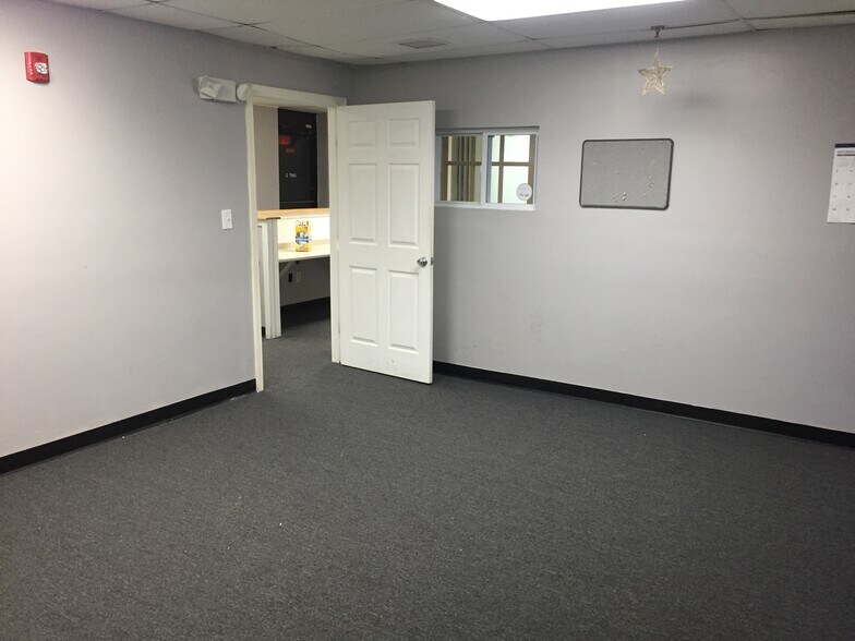 More Photos Of 110 Elm St, Bridgewater Warehouse For Lease