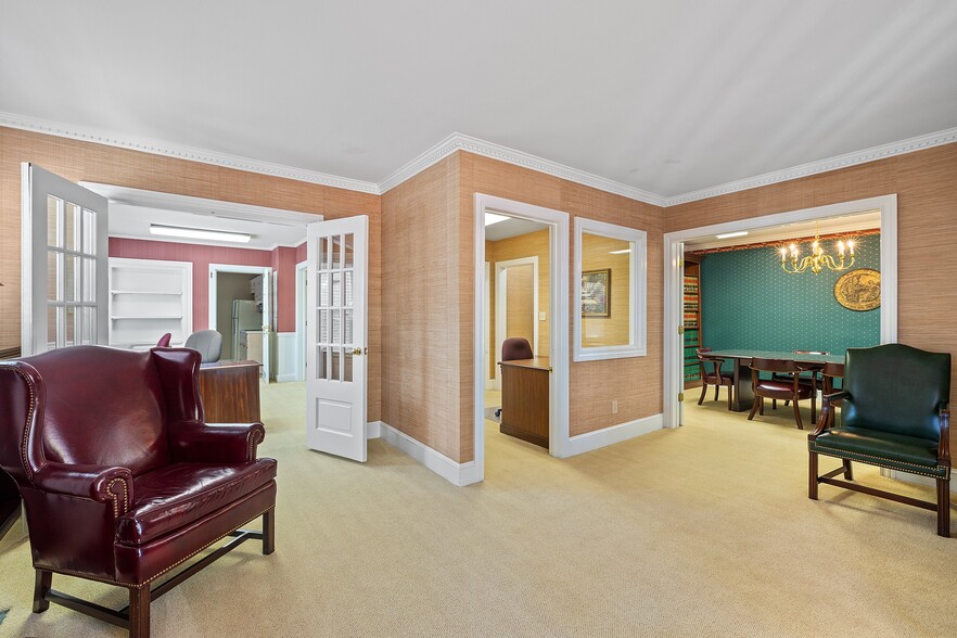 More Photos Of 210-212 E Church St, Smithfield Office For Lease