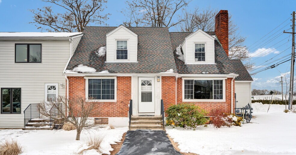 More Photos Of 93 Elm St, Old Saybrook Restaurant For Sale