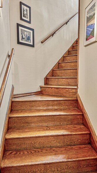 More Photos Of 323 Ballengee St, Hinton Office For Sale