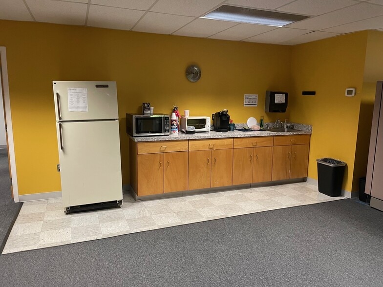 More Photos Of 110 Vista Centre Dr, Forest Office For Lease