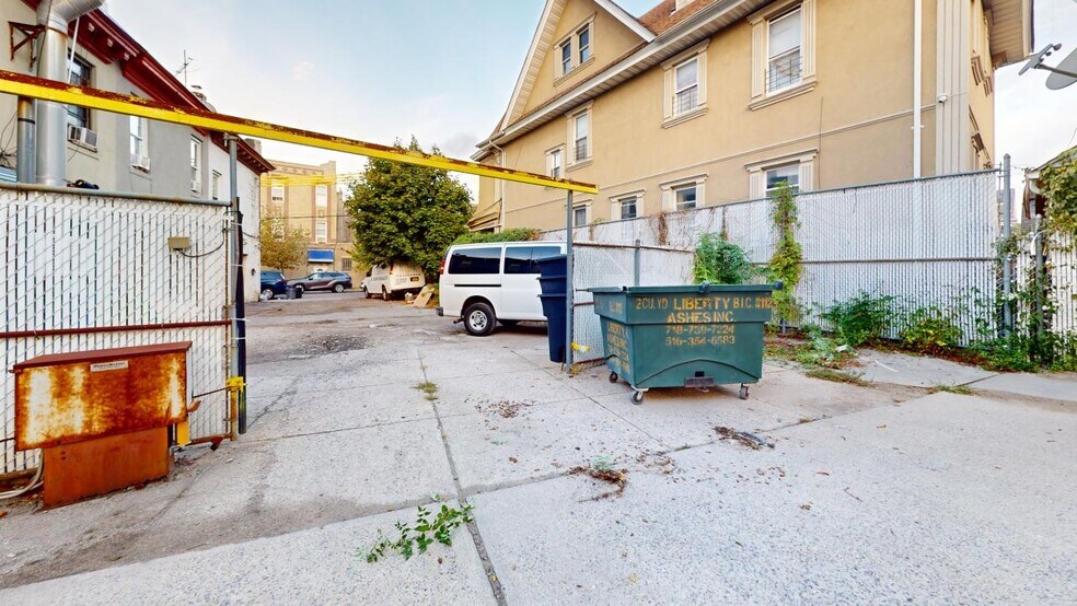 More Photos Of 105-09 Jamaica Ave, Richmond Hill Office For Sale