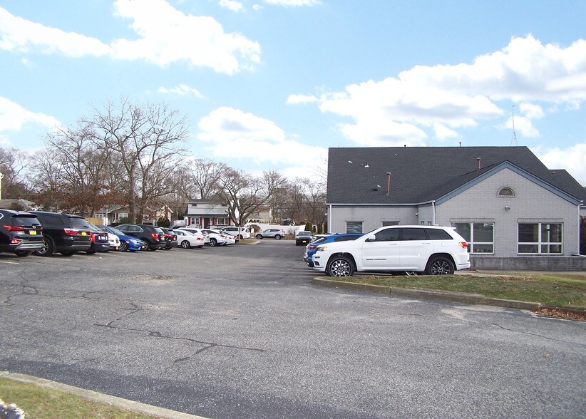 More Photos Of 627 Horseblock Rd, Farmingville Loft Creative Space For Sale