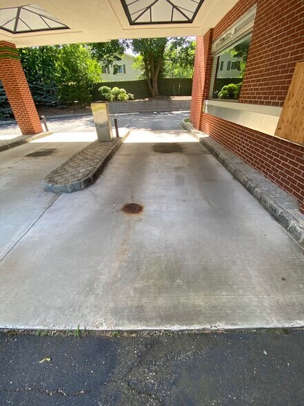 More Photos Of 81 W Ramapo Rd, Garnerville Freestanding For Sale