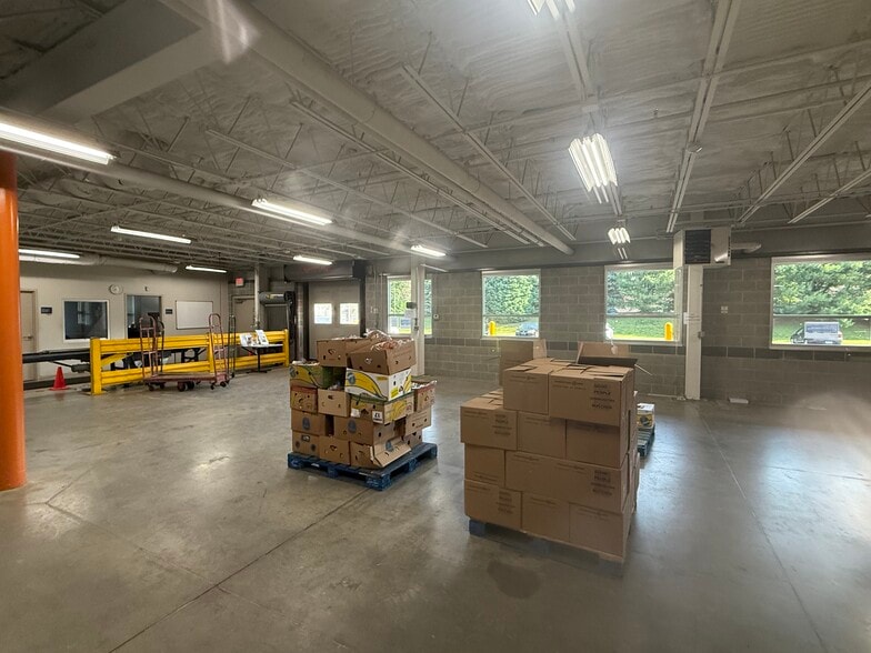 More Photos Of 450 Woodland Ave, Bloomfield Warehouse For Sale