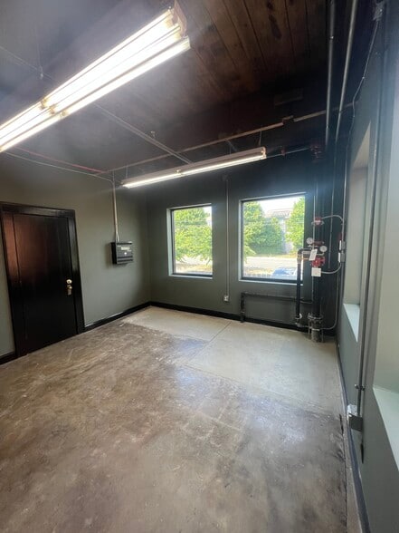 More Photos Of 2025 Thrift Rd, Charlotte Storefront Retail Office For Lease